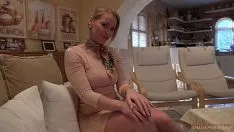Afspelen De beste blonde volwassen vrouw met grote tieten die seks heeft