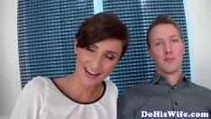 Abspielen Das wunderschöne Mädchen wurde aus Liebe an einen Schwarzen mit einem großen Schwanz verkauft