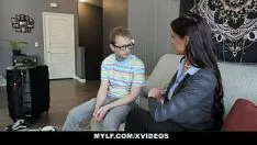 Abspielen xxx mit einem nerd fickt einen besen