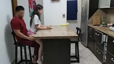 Jouer Lui non le prepara la colazione e se la scopa in cucina