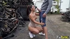 Jouer Colpo e sesso duro in natura con questa donna con un bel cazzo