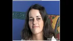 Reproduzir A linda negra com vontade de acasalar que coloca um saco no rosto para não ser