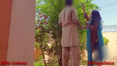 Reproducir Desi Teen se pone duro en una sesión de paja al aire libre