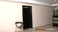 Reproduzir Loira peituda Linda Ray em sexo a três interracial com dupla penetração e bunda na boca