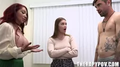 Krągła nastolatka Kiki Daire i drobna Mazy Myers Tag Team Wielki kutas Lucky Fate w hardcorowym porno