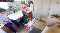 تشغيل تم التقاطه بالكاميرا: لقاء حمام زوجة الأب مع ابن الزوج