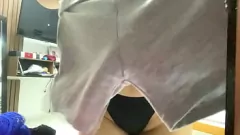 تشغيل الكاميرا الهواة تلتقط الجار الوشم في الملابس الداخلية