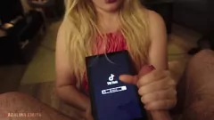 Reproducir Rubia gf se sacude a su novio a Tiktok Dance