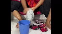 Reproduzir Molhado e selvagem: masturbação do chuveiro solo com dedilhado