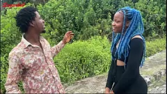 Reproducir Ebony Milf se follan duro en un pequeño pueblo de Navidad