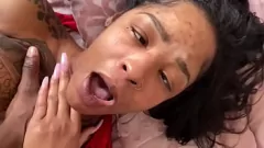 تشغيل يحصل Stepdad على سامة مع BBW Ebony Step Mom على رأس السنة الجديدة!