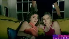 Abspielen Mutter reibt ihre Muschi, wenn sie den Schwanz ihres Sohnes sieht Xxx Family Sex