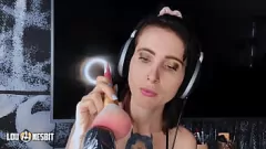 Oynat Femdom Lou Nesbit ve Lia Louise ile Alman Sissy ASMR