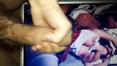 تشغيل شاهد هذا الرجل المنفرد وهو يمارس الجنس مع قضيبه الصغير إلى صديقات الدمى، والذي يتميز بوظيفة يدوية ساخنة للصور وشاعر ضخم!